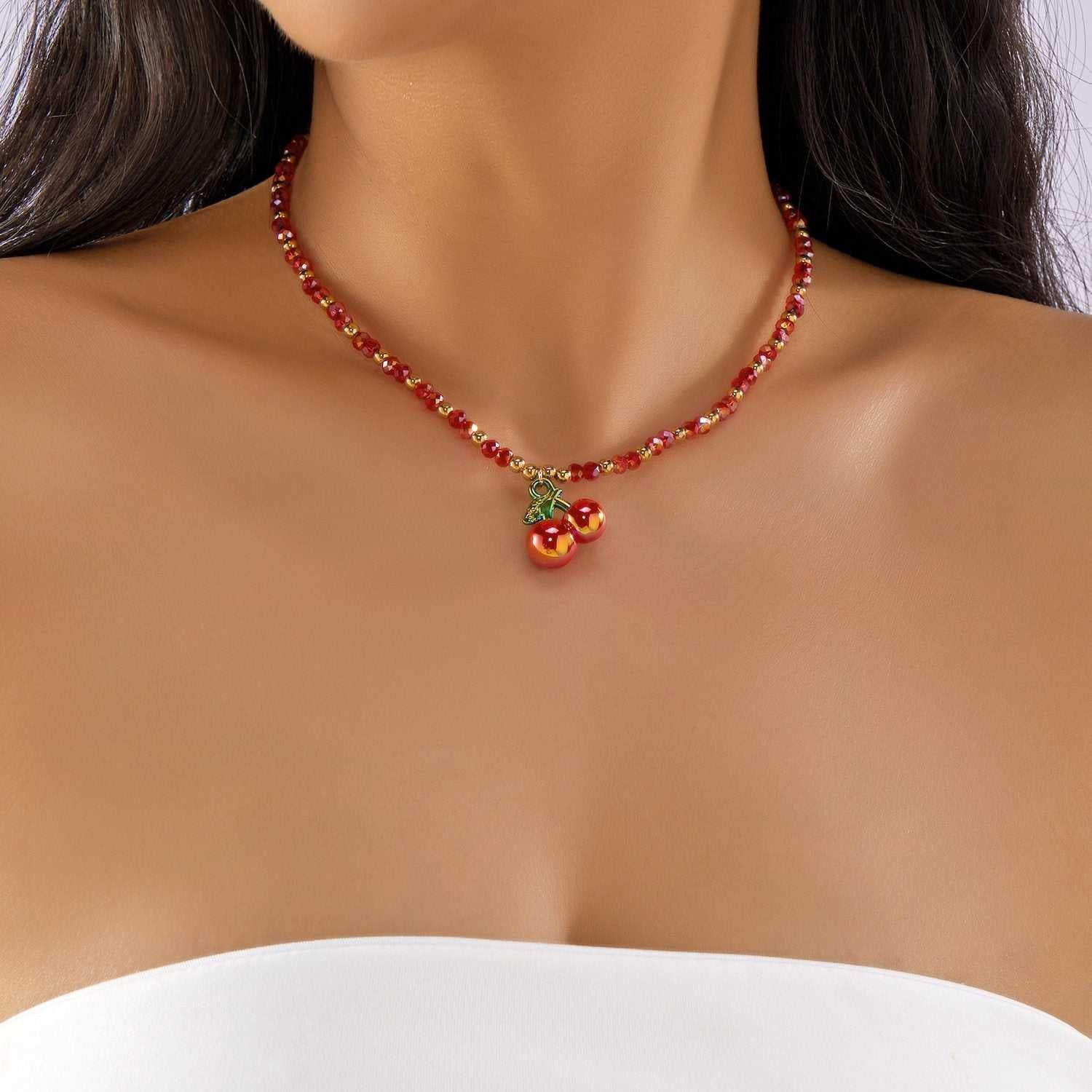 عقد Pearl Choker بقلادات Cherry و فواكه صيفية جذابة.