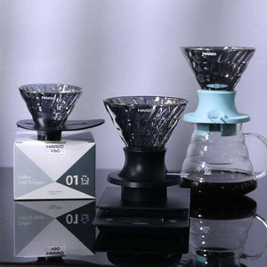 قمع ترشيح القهوة Hario V60 زجاجي بتصميم أنيق ومقاوم للحرارة.