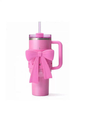 Tumbler Stanley Starbucks وردي مع إكسسوار فيونكة.