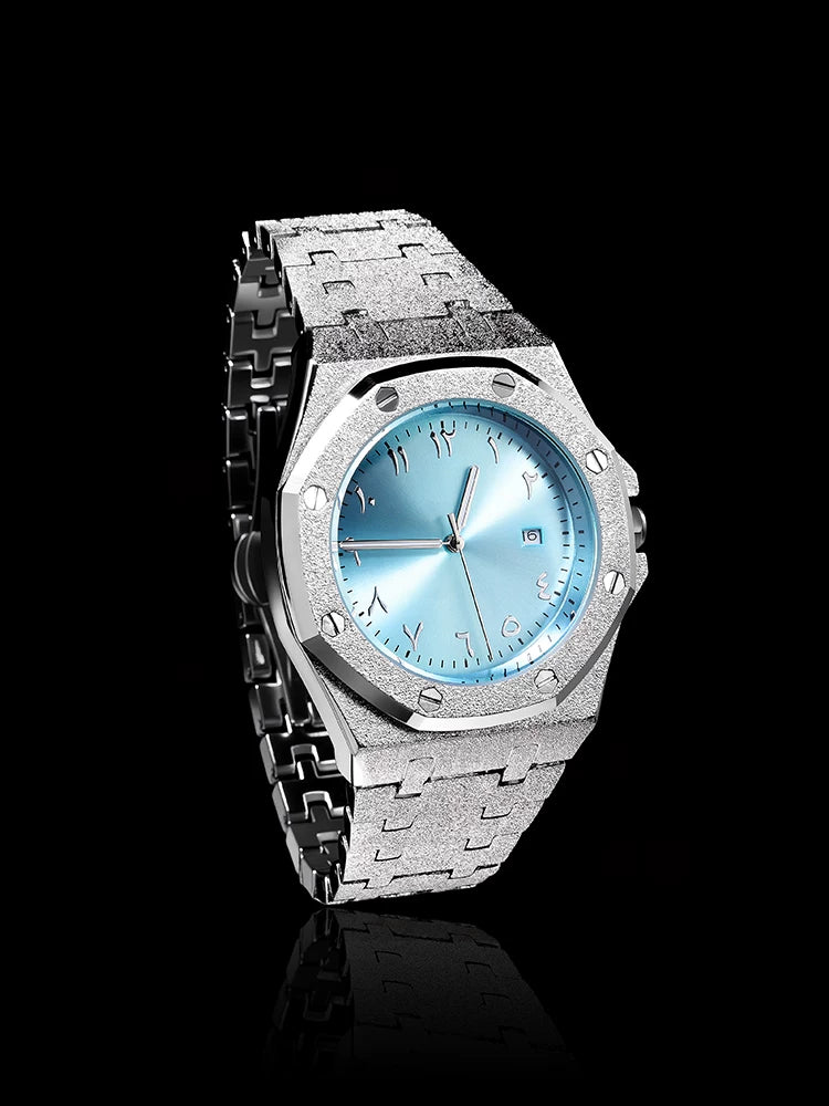ساعة ICEGANG Frost Gold بميناء أزرق من الأمام على خلفية سوداء