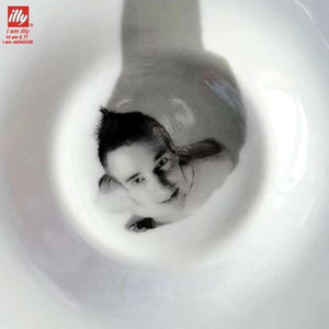 طقم أكواب Espresso من illy بتصميم Art Collection أبيض.