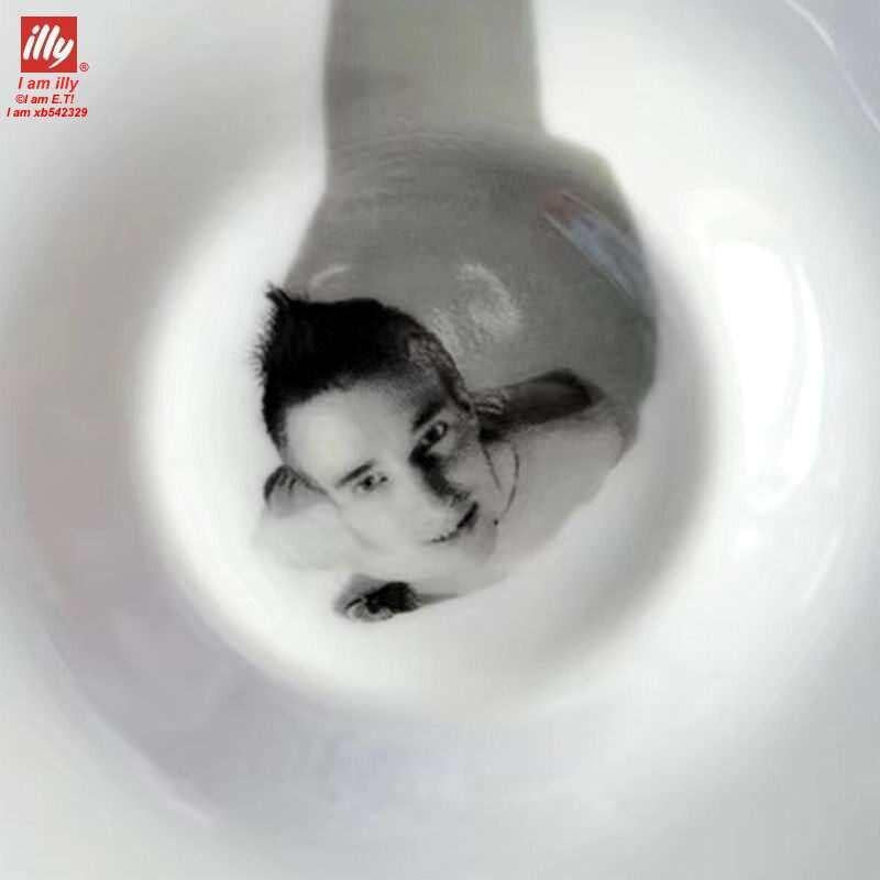 طقم أكواب Espresso من illy بتصميم Art Collection أبيض.