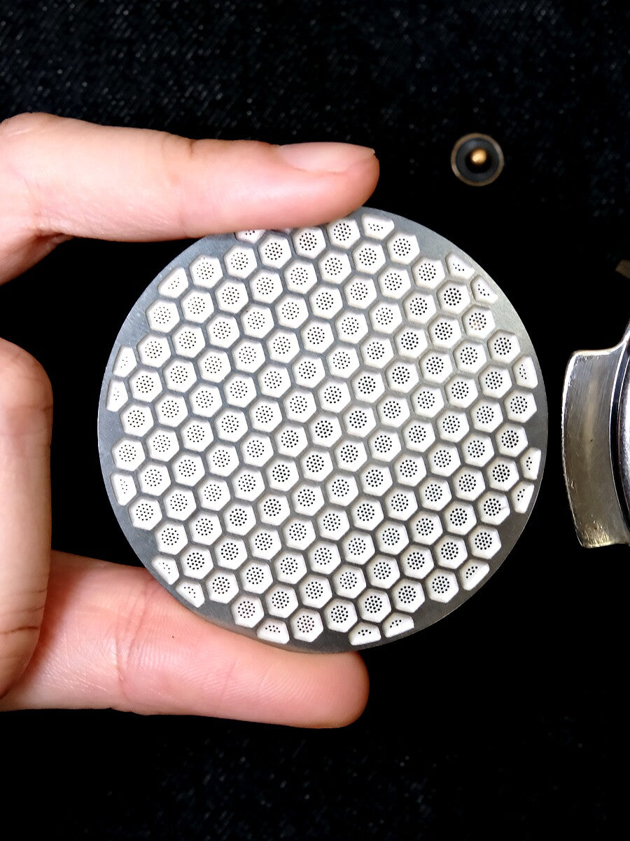 موزع مياه Coffee Puck Screen احترافي بتصميم خلية النحل