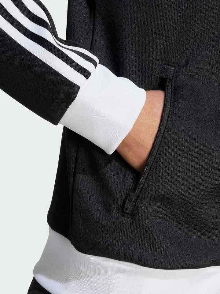 Adidas جاكيت رياضي خفيف أسود بأكمام بثلاث خطوط بيضاء وجيوب بسحاب للراحة اليومية والرياضة