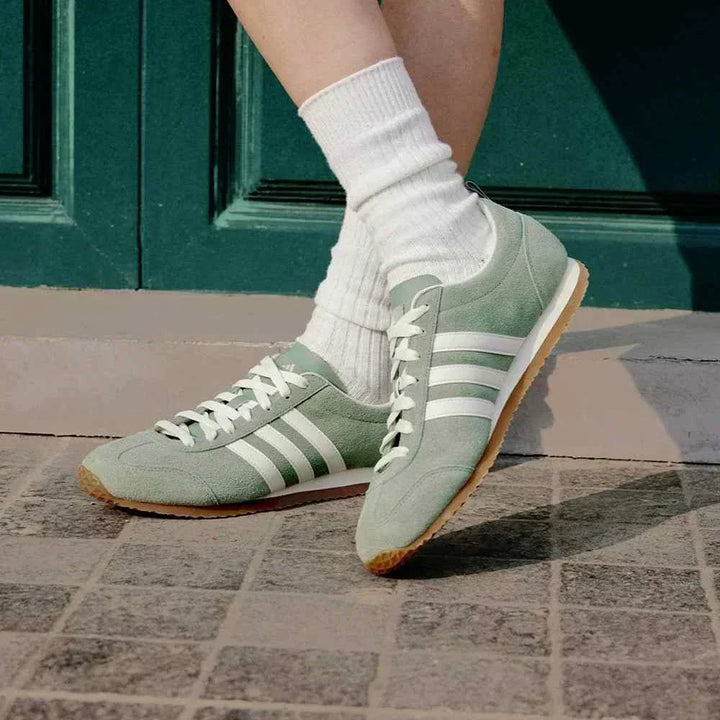 Adidas أديداس حذاء VS JOG 2.0 آيس كريم أخضر فاتح مع خطوط بيضاء ونعل مقاوم للانزلاق
