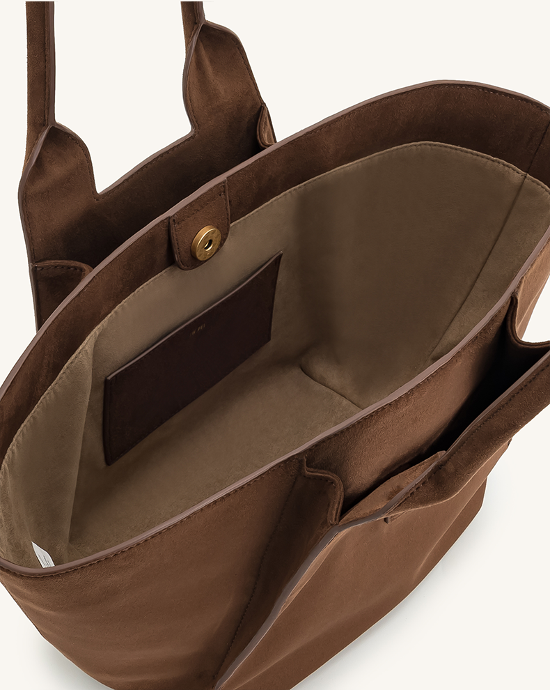 حقيبة يد JW PEI Tote Bag بخامة الشمواه الصناعي الفاخر.