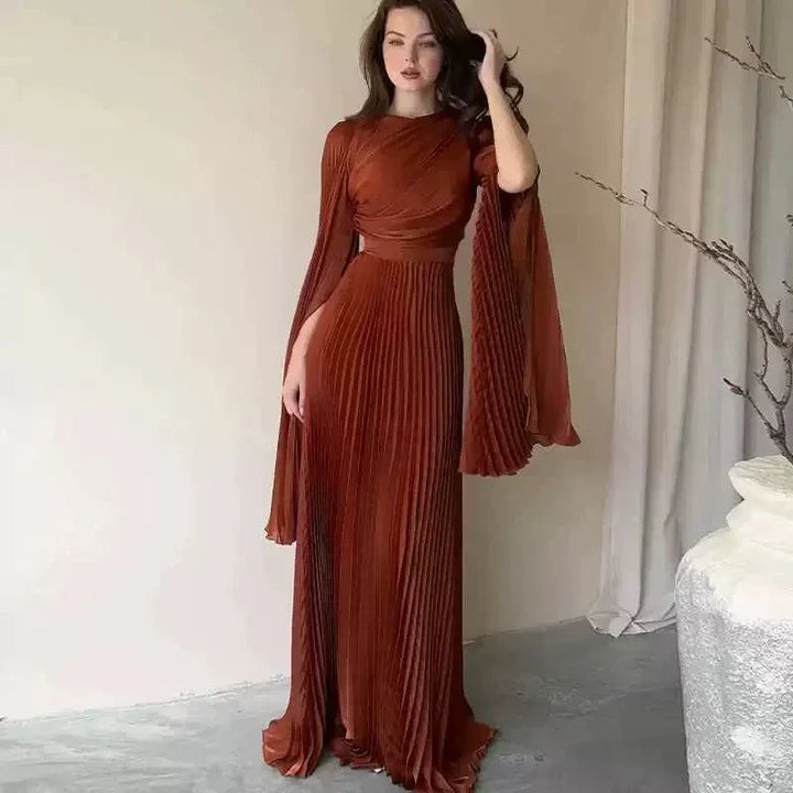 Elegant pleated long dress with wide sleeves, perfect for evening parties and banquets.