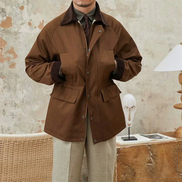 جاكيت Mr. Lusan Casual Gentleman بنمط كلاسيكي بتفاصيل من المخمل وأزرار ضغط وجيوب أمامية بلون بني أنيق