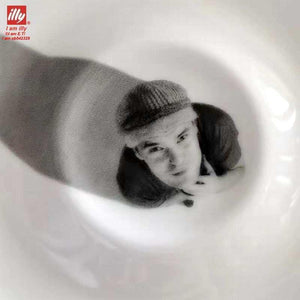 طقم أكواب Espresso من illy بتصميم Art Collection أبيض.