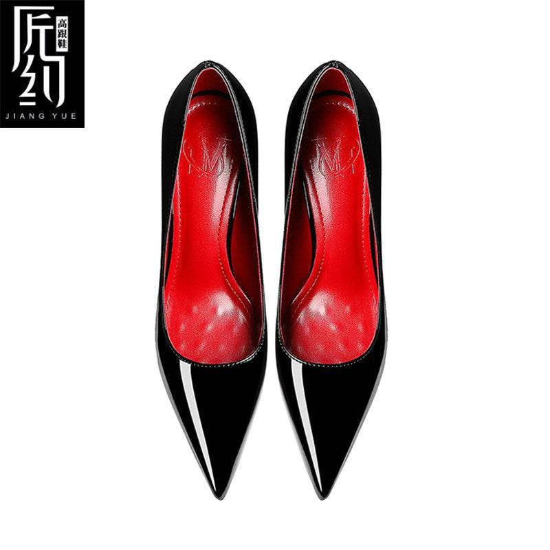 Christiana  حذاء نسائي High Heels أسود بلمسة مخملية ونعل كريستالي أحمر.