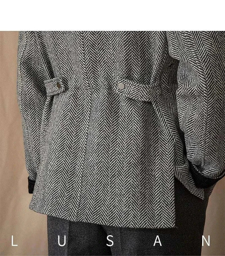 Mr. Lusan 100% wool جاكيت رمادي بنقشة هيرنغبون مع تفاصيل أزرار وأساور مخملية