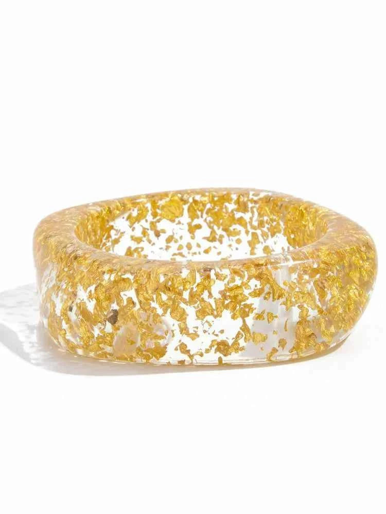طقم أساور Bangle بتصميم Chunky عريض وألوان Gold و Resin.