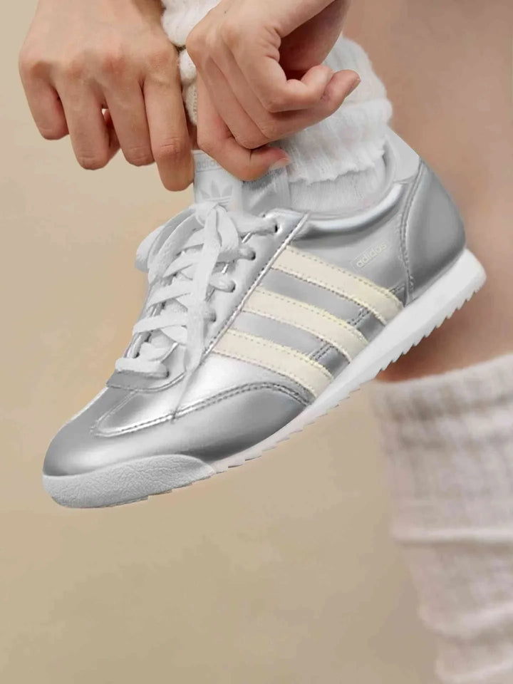 Adidas | أديداس حذاء R71 كلاسيك فضي بأحادي الجلد وخطوط بيضاء للتهوية والراحة اليومية