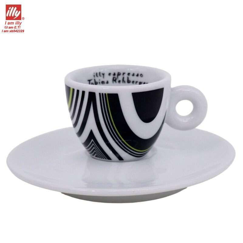طقم أكواب Espresso من illy Art Collection بتصاميم فنية.