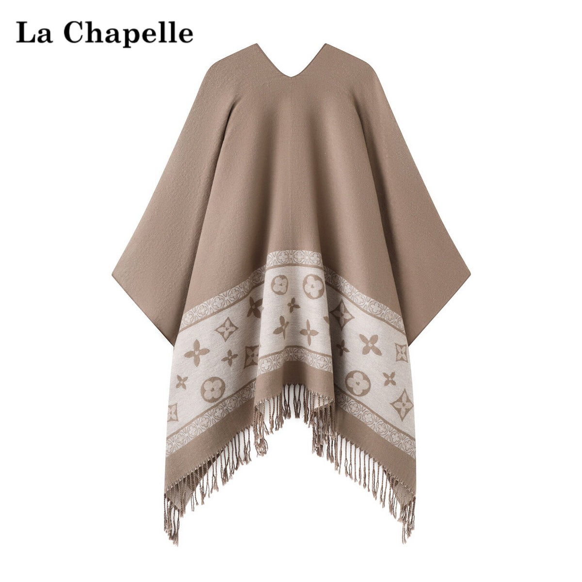 لقطة قريبة من الأمام لشال La Chapelle الكاكي بنقشة مونوغرام