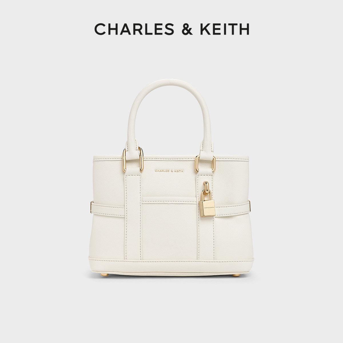 حقيبة يد CHARLES & KEITH بتصميم القفل الأنيق.