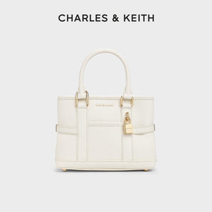 حقيبة يد CHARLES & KEITH بتصميم القفل الأنيق.