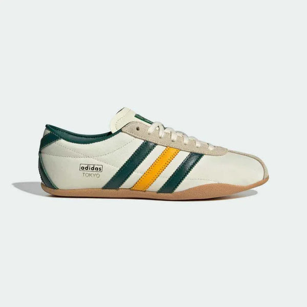 Adidas TOKYO أديداس حذاء TOKYO النسائي الكلاسيكي بلون كريمي مع خطوط خضراء وصفراء ونعل مطاطي بني تصميم أنيق وعصري