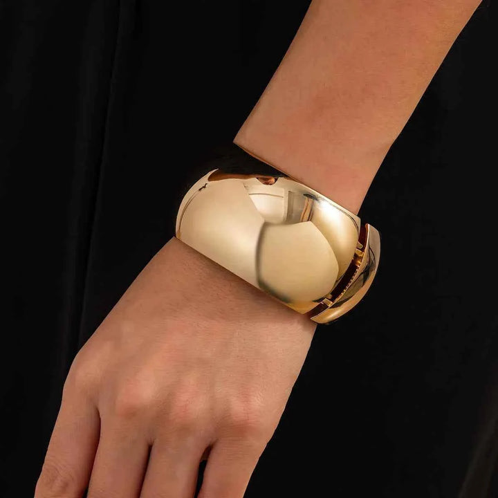 Oversized metal round glossy spring bracelet for women European and American hip-hop fashion personality travel photo matching accessories
