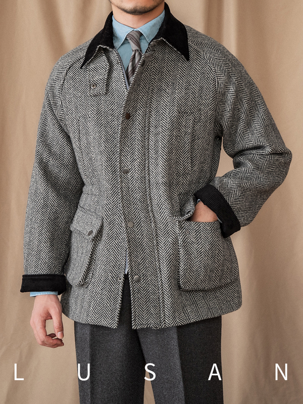 Mr. Lusan 100% wool جاكيت بتصميم إيطالي أنيق بنقشة هيرنغبون مع ياقة وأساور مخملية سوداء