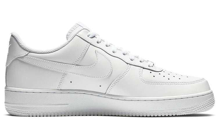 View the side profile of the حذاء نايك الأصلي featuring Nike Shoes design, representing the finest شوز نايك المميز مع حذاء Air Force 1 أبيض كلاسيكي وتصاميم nike schuhe.