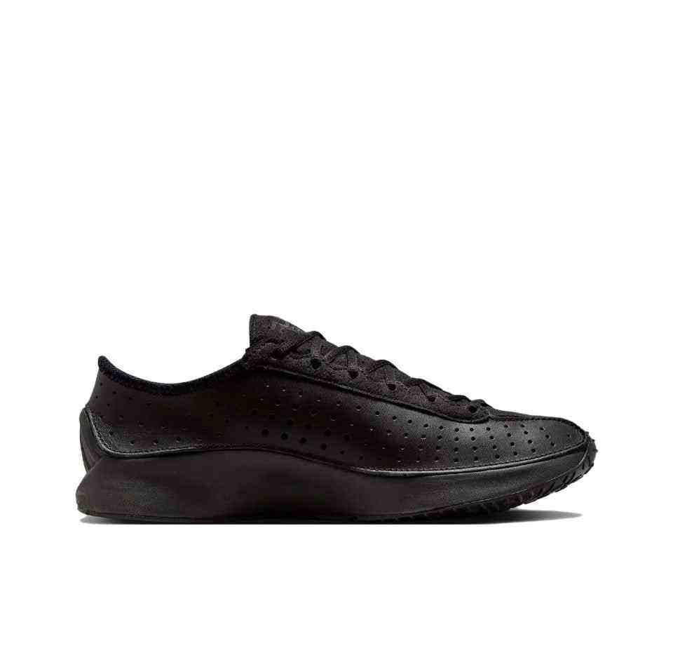 View the side profile of the حذاء نايك الأصلي featuring Nike Shoes design, representing the finest شوز نايك المميز مع حذاء Nike Air Superfly أسود سنيكر وتصاميم nike schuhe.
