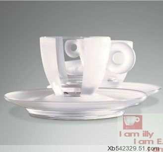 طقم أكواب Espresso زجاجي مثلج بتصميم illy الفاخر.