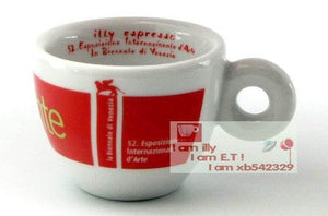 طقم فنجان قهوة Espresso من illy بتصميم Biennial Venice الحصري.