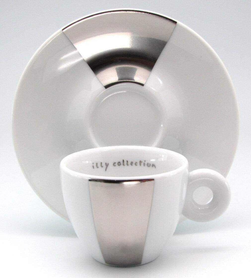 طقم كوب Espresso مع صحن من illy collection أبيض بلمسة فضية.