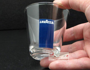طقم أكواب قهوة زجاجية بتصميم Lavazza شفاف وأنيق.