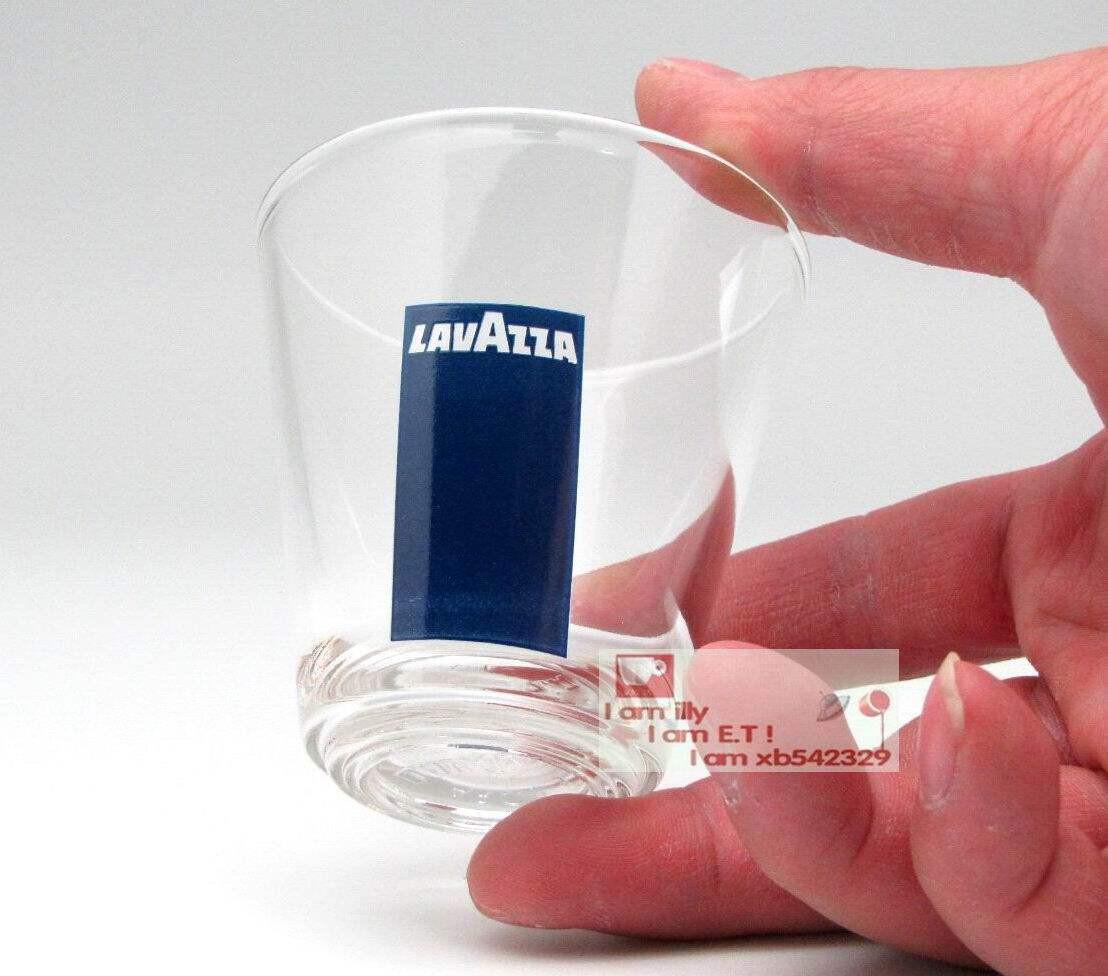 طقم أكواب قهوة زجاجية بتصميم Lavazza شفاف وأنيق.