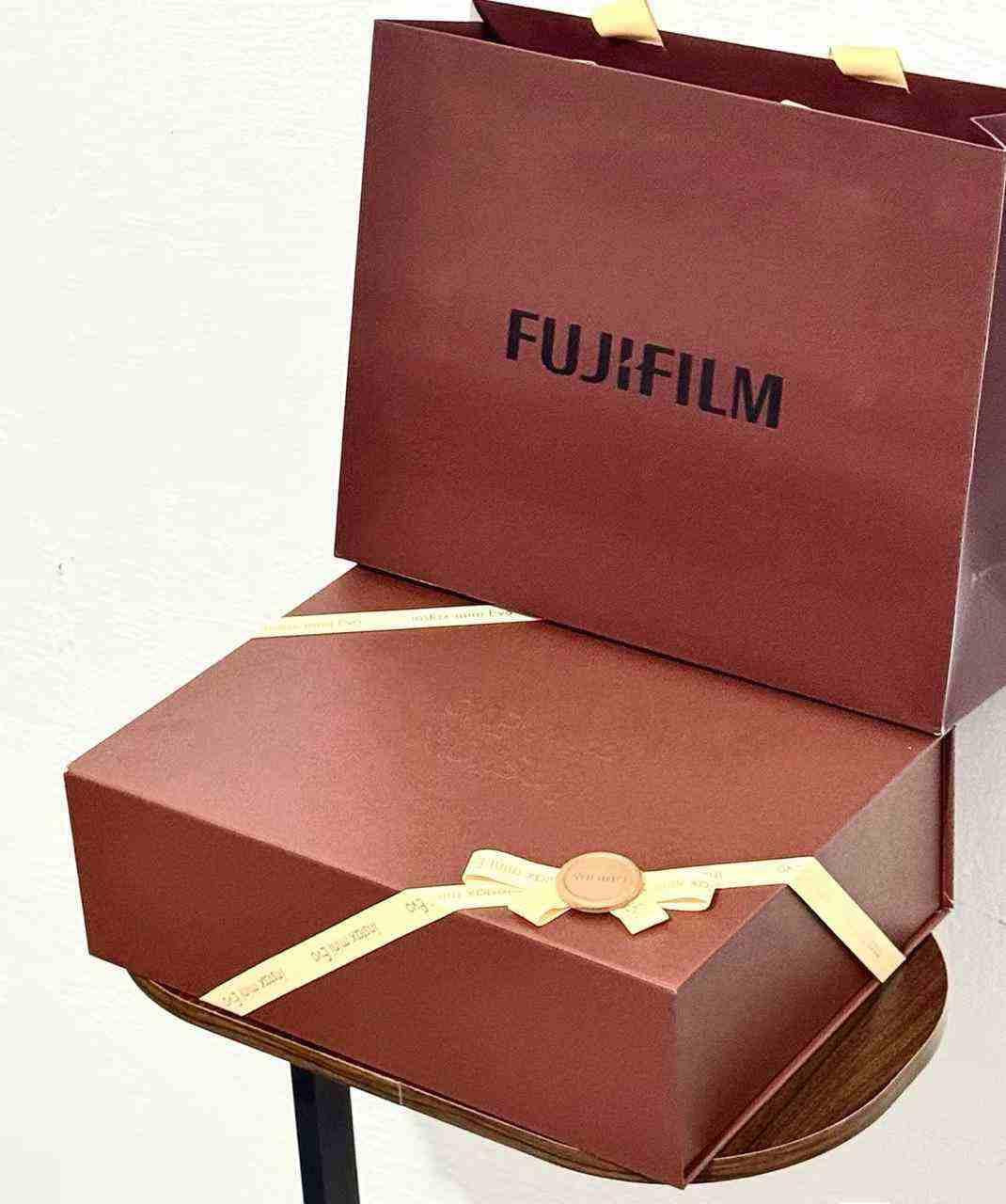 Fujifilm Instax Mini Evo كاميرا مع بكج هدية.