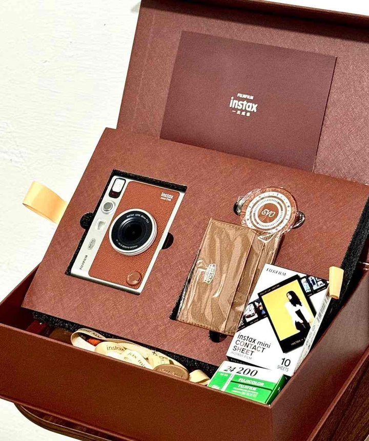Fujifilm Instax Mini Evo كاميرا بكج هدية مع حافظة جلدية وأفلام تصوير فوري بتغليف فاخر