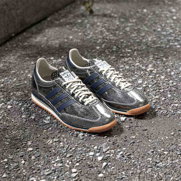 حذاء أديداس SL72 OG W، تصميم كلاسيكي بنعل رفيع وراحة يومية.اديداس