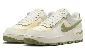 حذاء Nike Air Force 1 Shadow باللون الأصفر والزيتوني.