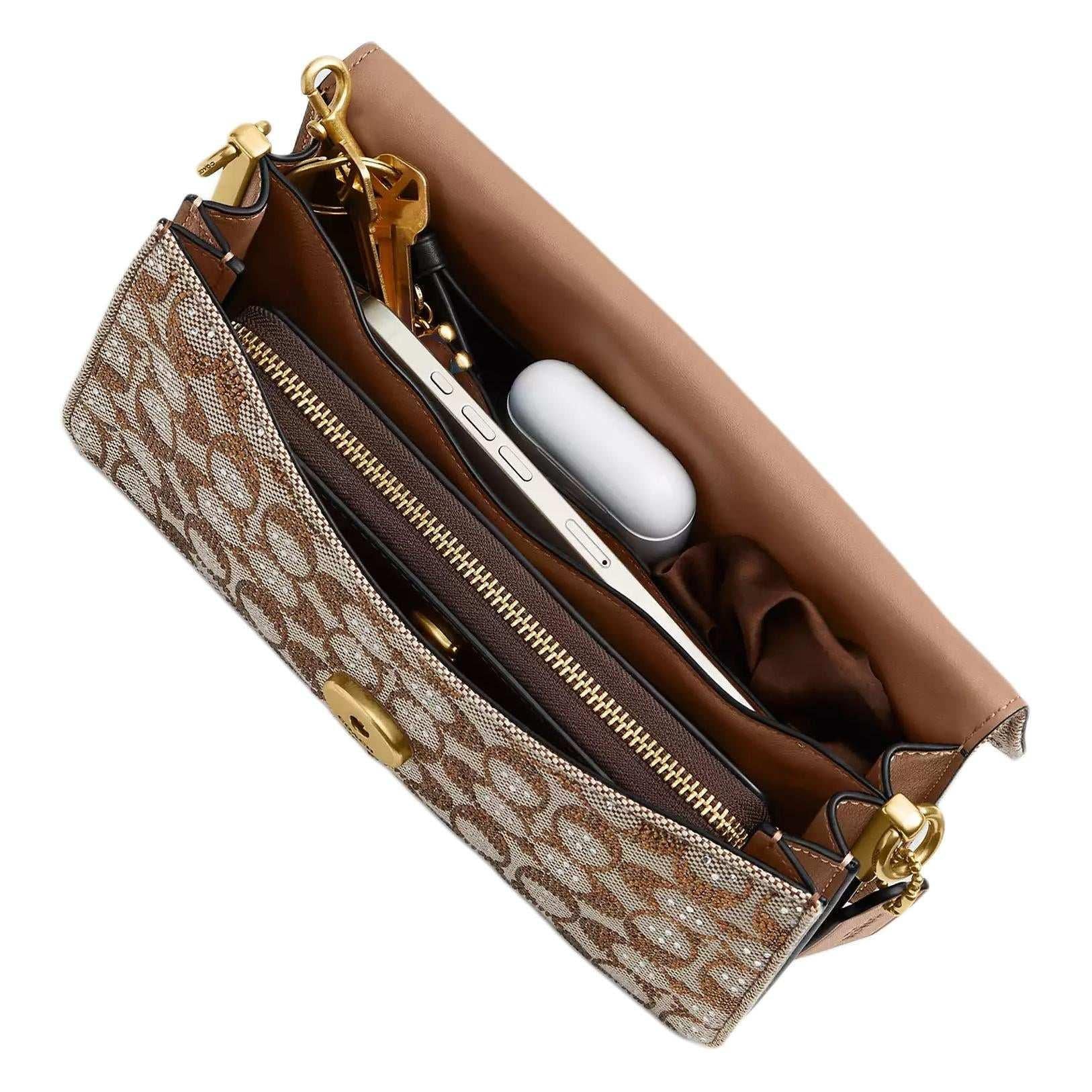 Coach Tabby 26 |👜✨ حقيبة كاجوال فاخرة مع تفاصيل الكريستال والنابا.