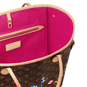 حقيبة Neverfull بنقشة Monogram وأزهار Murakami الملونة.