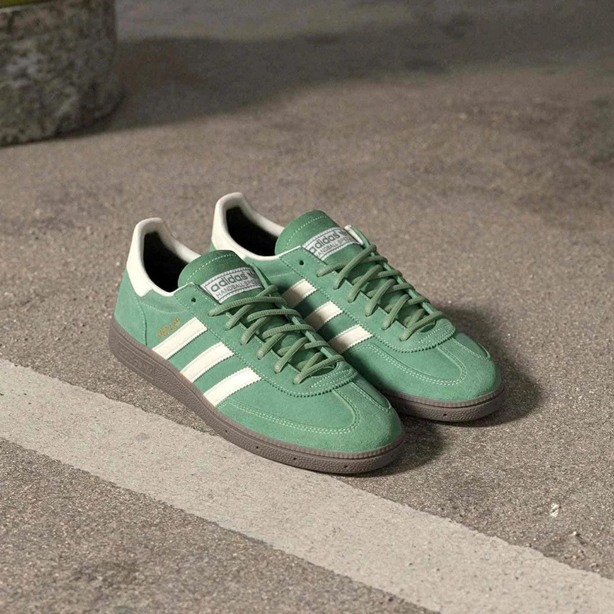 حذاء أديداس Handball Spezial أخضر بخطوط بيضاء