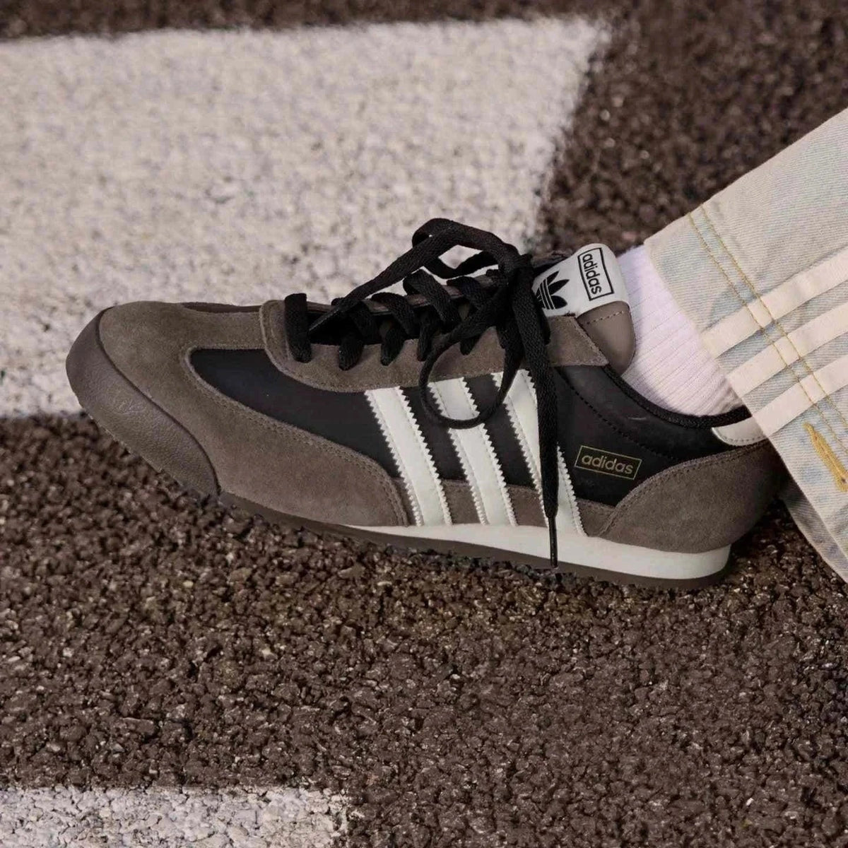 Adidas | أديداس حذاء R71 كلاسيك للجنسين.