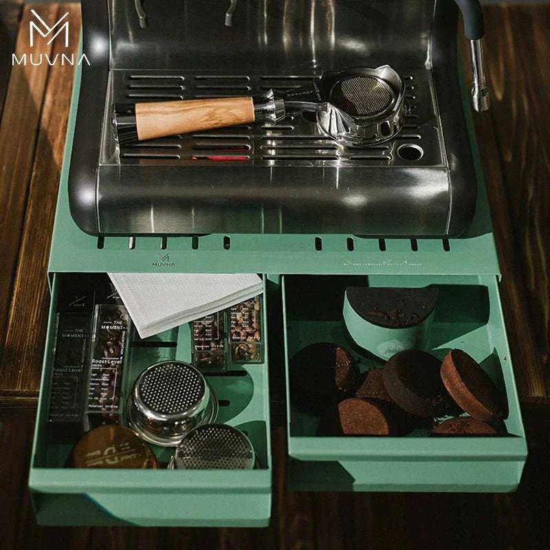قاعدة صندوق تفل القهوة من Muvna وتظهر نقاط التثبيت السيليكونية السفلية