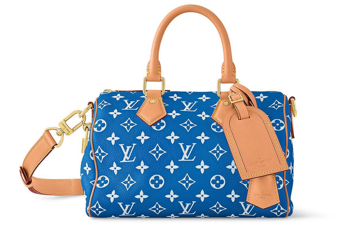 حقيبة Speedy 25 جلد باللون الأزرق ونقشة Monogram بيضاء.