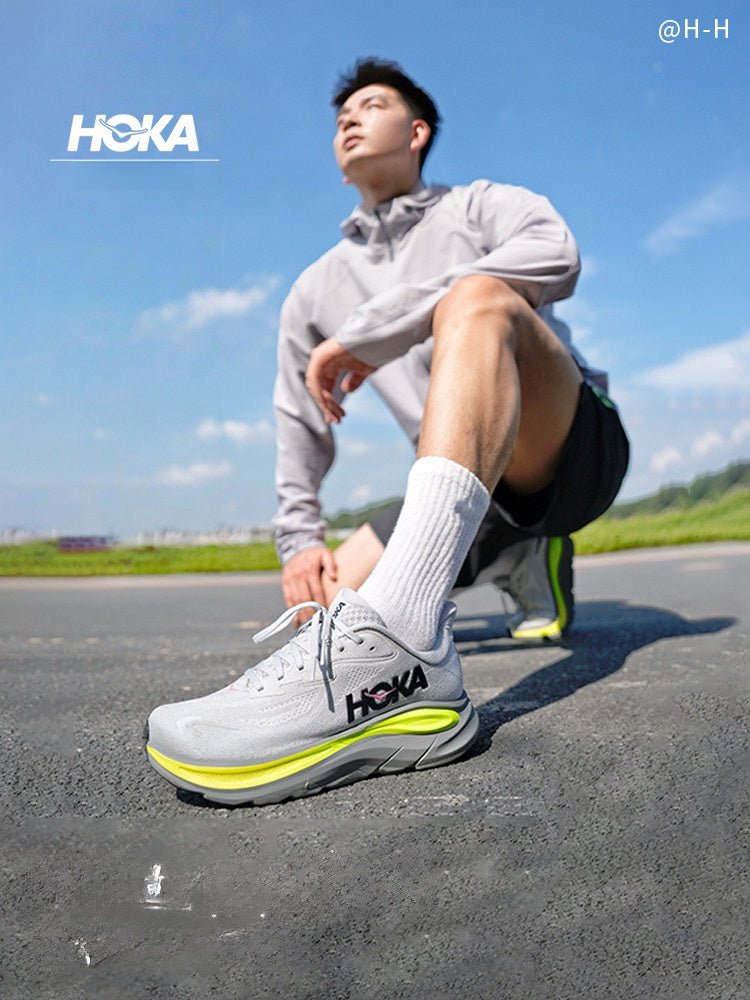 منظر جانبي لحذاء HOKA يظهر ارتفاع التوسيد أسفل القدم