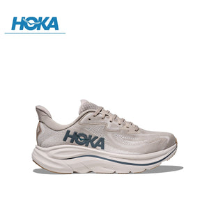 نعل حذاء HOKA Clifton 10 من الأسفل بتفاصيل الحزوز