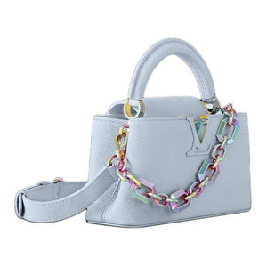 حقيبة Louis Vuitton Capucines لون أزرق بسلسلة Iridescent.