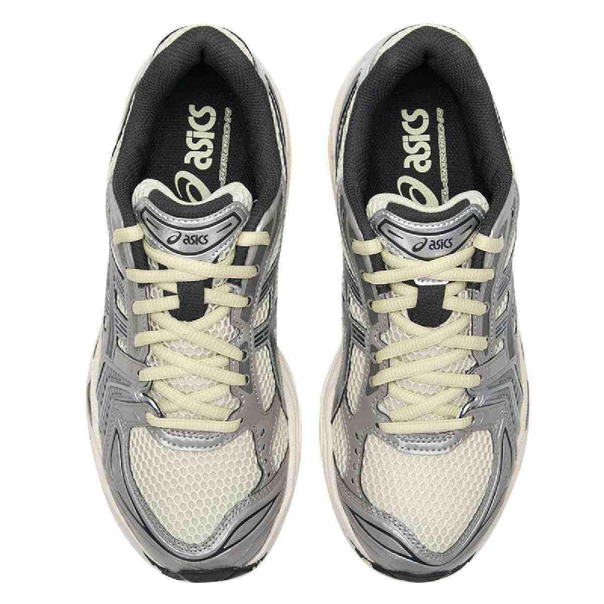 حذاء Asics Gel-Kayano 14 رياضي مريح بلون فضي وبيج.