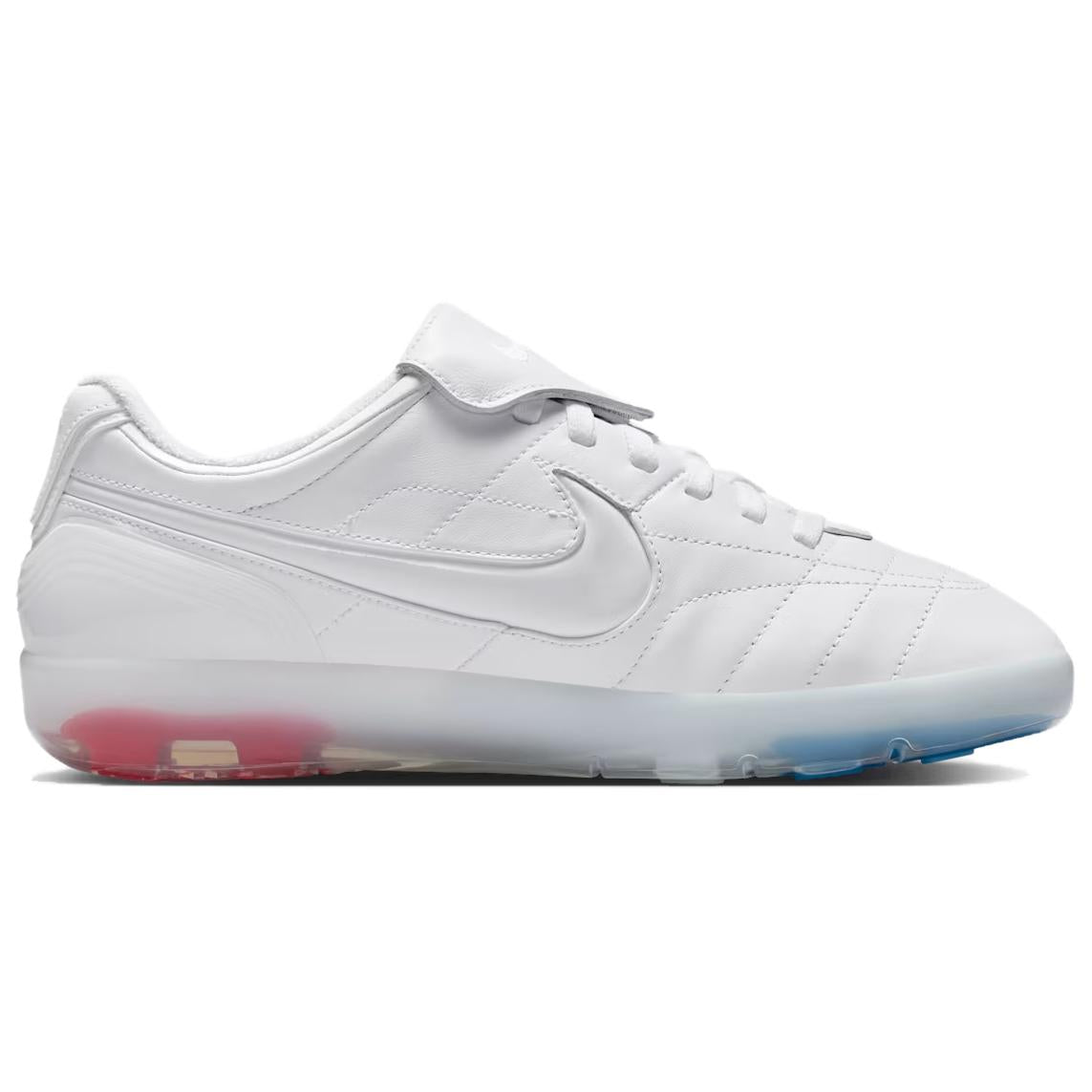 حذاء Nike x Jacquemus رياضي أنيق باللون الأبيض