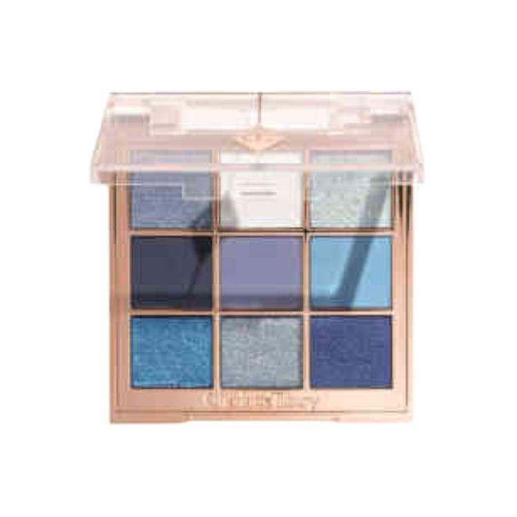 لوحة ظلال عيون Charlotte Tilbury بـ 9 ألوان مخملية ولامعة.