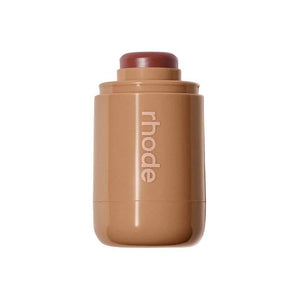 أحمر خدود كريمي Pocket Blush من Rhode لمظهر طبيعي.