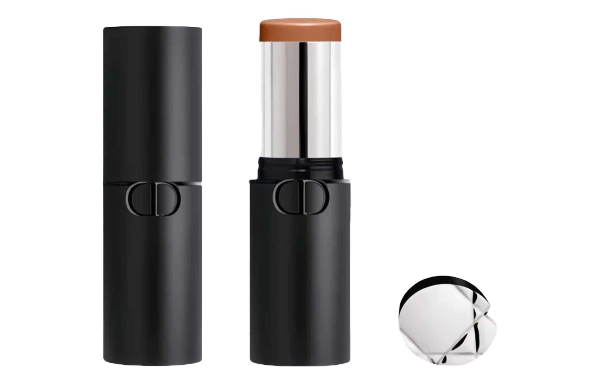 كريم أساس Dior Forever Skin Perfect Stick لتغطية مثالية.