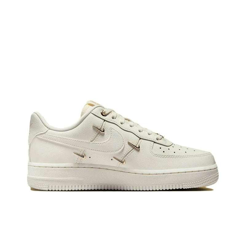 Nike Air Force 1 Mini Gold.